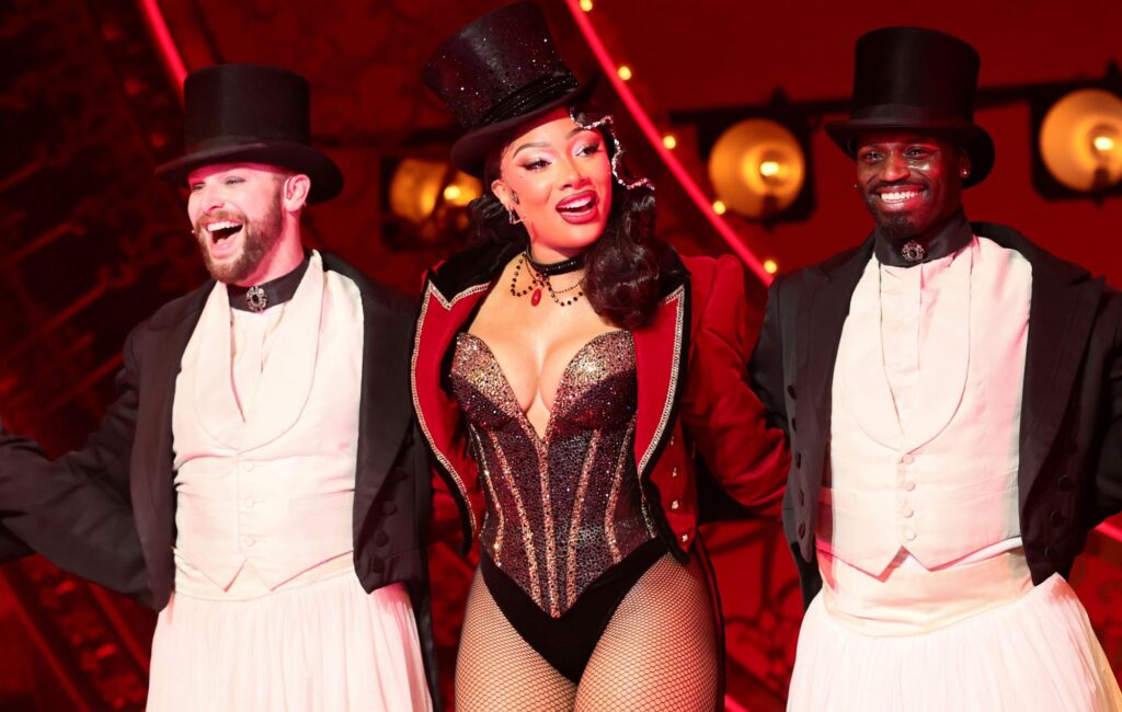 Megan Thee Stallion dice che essere ricoverata in ospedale dopo essersi ammalata sul palco è stato "un vero campanello d'allarme" dopo aver "spinto me stessa oltre i miei limiti"