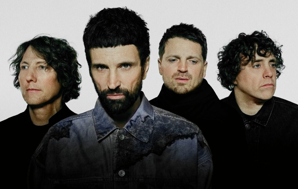 Serge Pizzorno parla della "sindrome dell'impostore" e del perché il nuovo album 'Act III' è "tutto ciò che c'è di bello nei Kasabian"