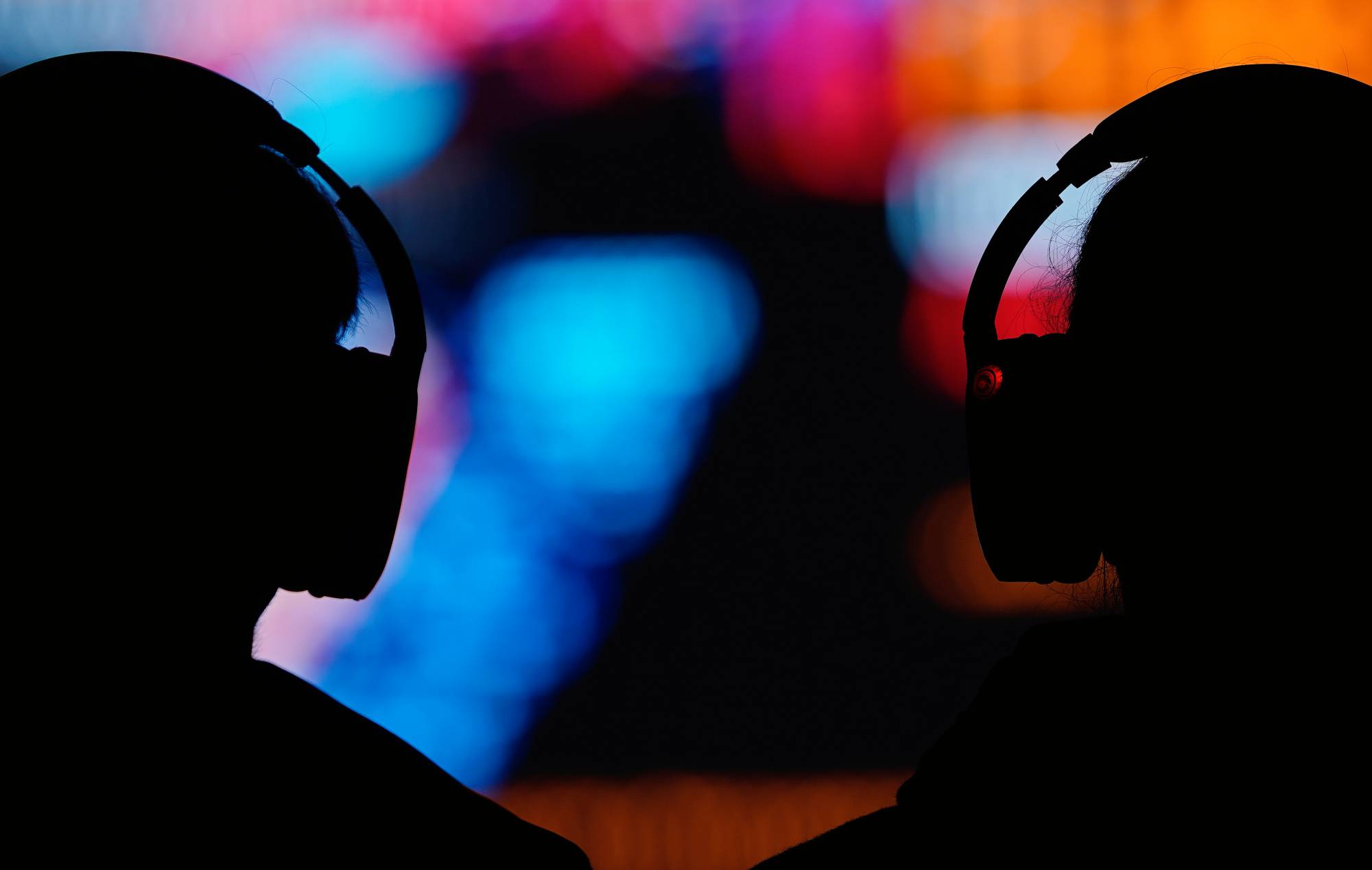 Sostanze chimiche dannose che alterano gli ormoni presenti in oltre 81 modelli di cuffie di marca