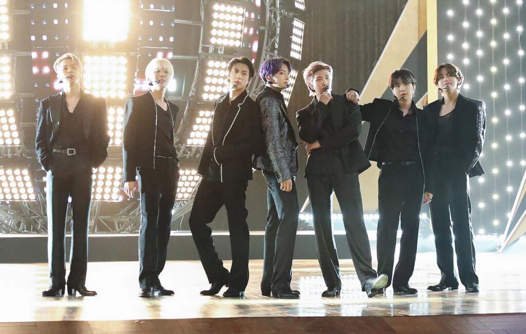 cosa dovrebbero suonare i re del K-pop nel loro nuovo tour mondiale