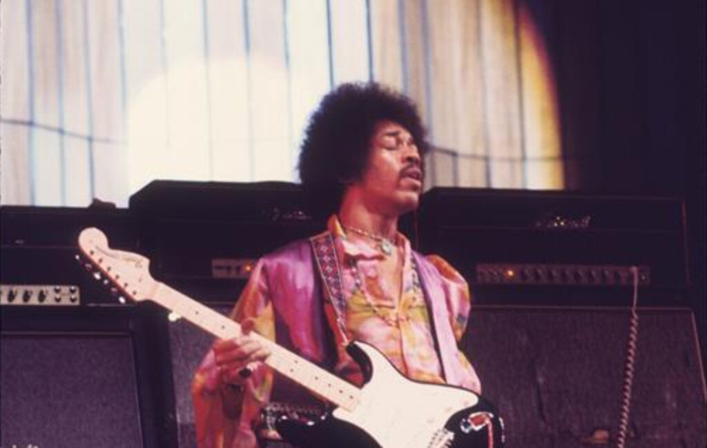 Marshall onora Jimi Hendrix con amplificatori e altoparlanti "di ispirazione cosmica" per il 60° anniversario
