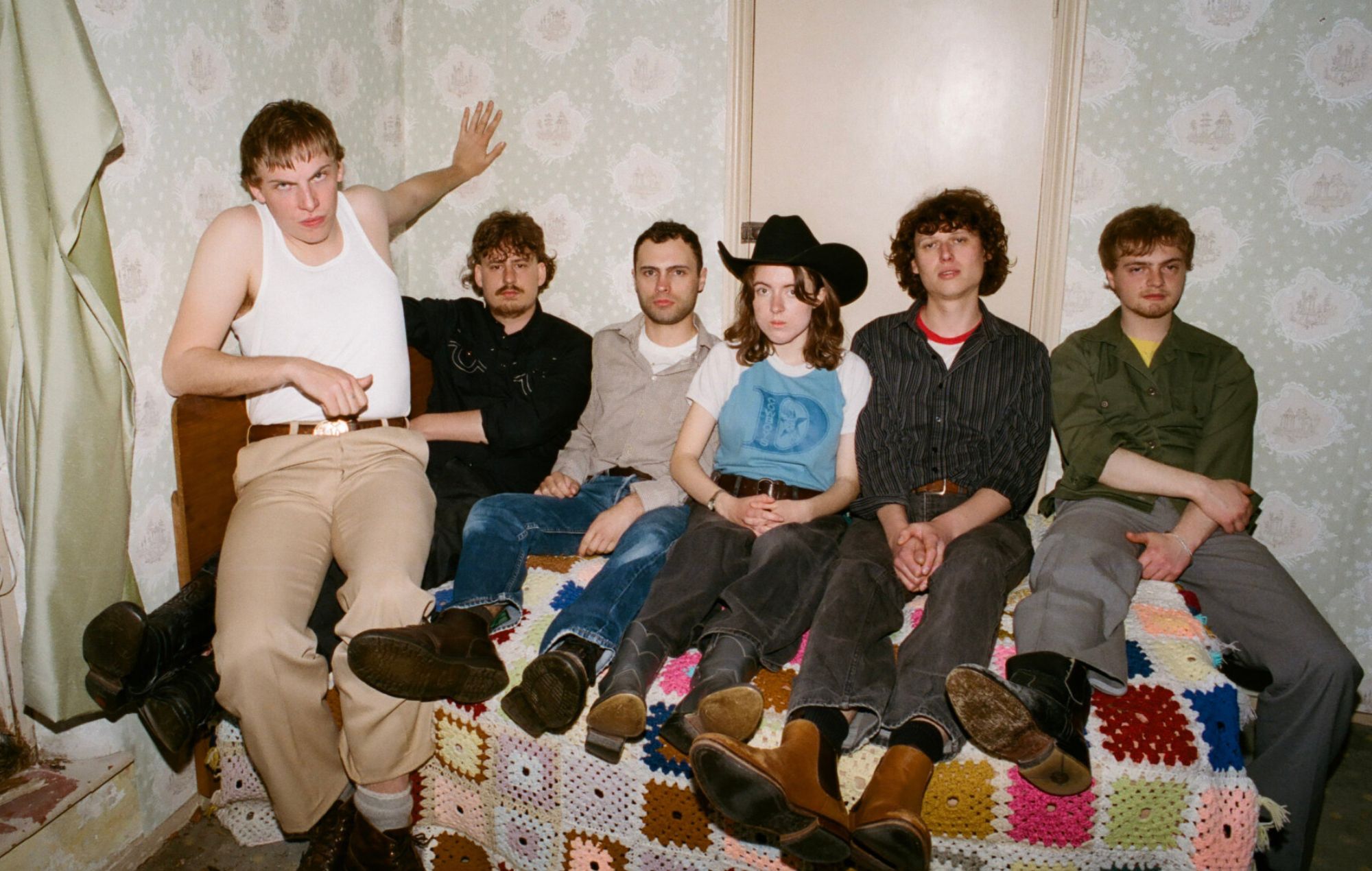 Fat Dog torna a scatenarsi con il nuovo singolo degli anni '80 "Go Fuck Urself"