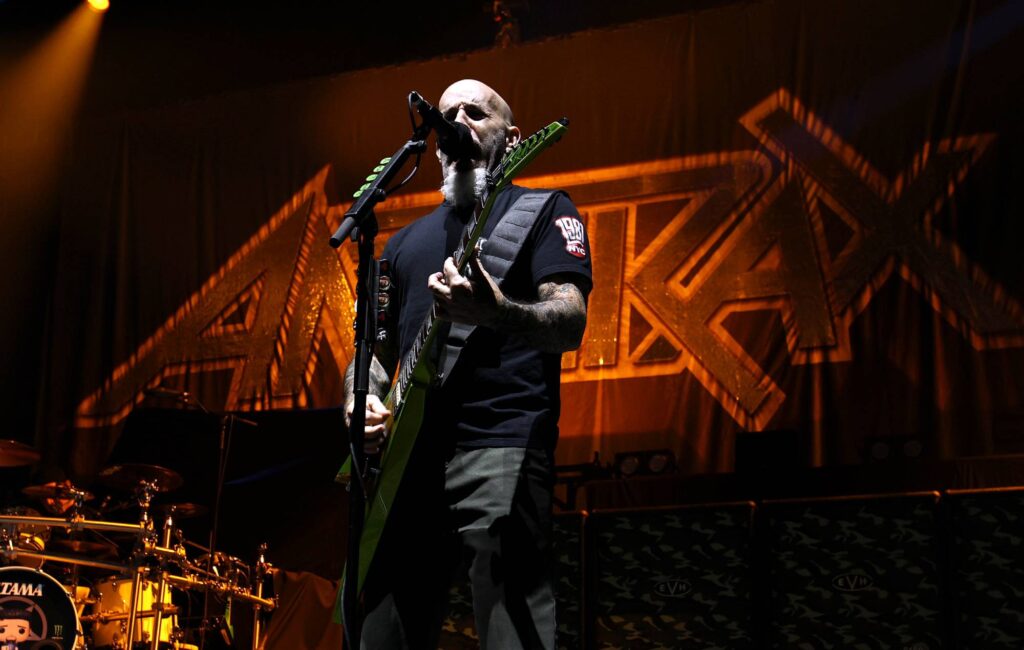 Gli Anthrax annunciano il primo album in 10 anni, 'Cursum Perficio', e condividono il mostruoso singolo 'It's For The Kids'