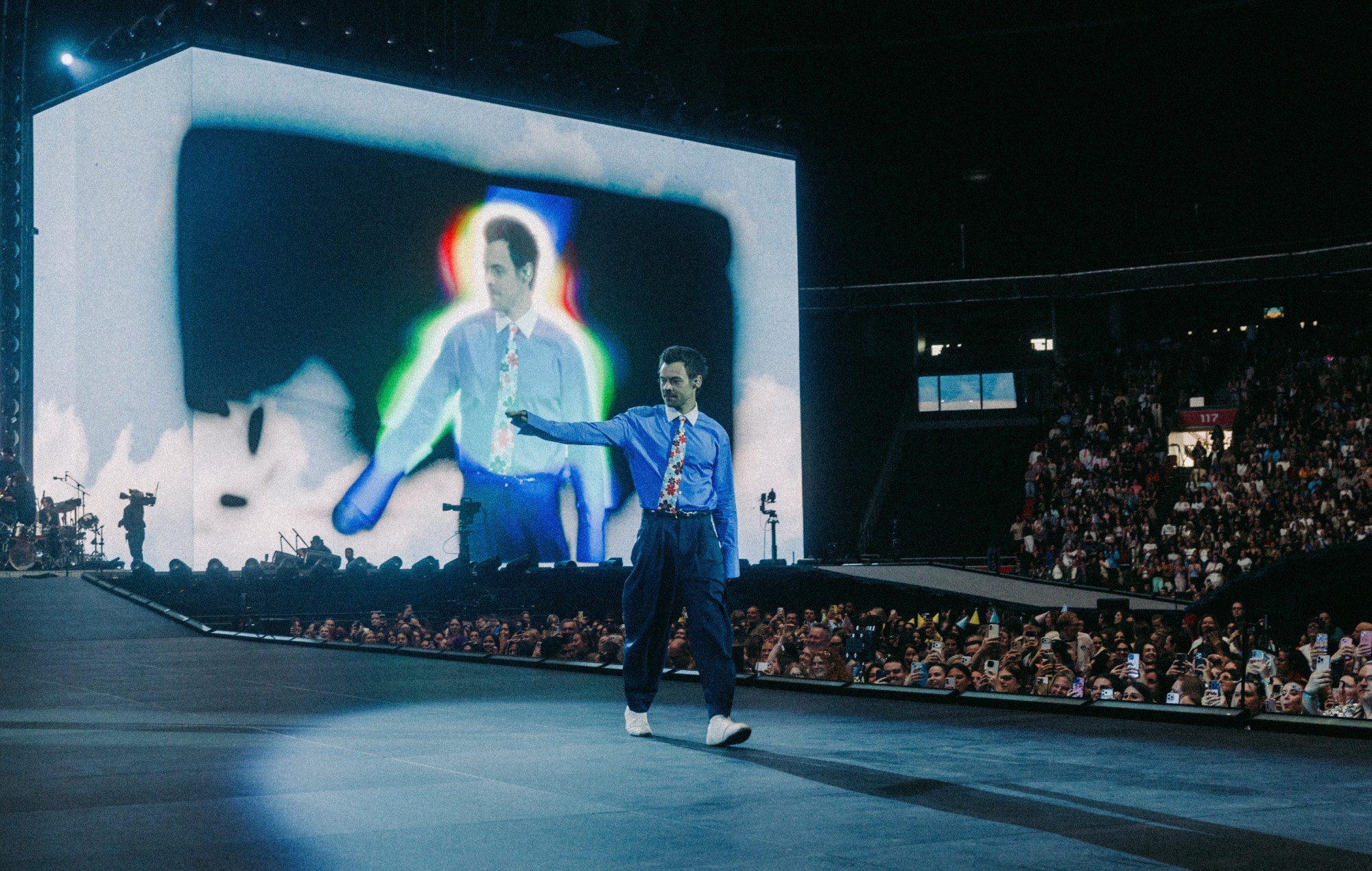 Guarda Harry Styles lanciare il tour "Together, Together" con una grande serata di apertura ad Amsterdam