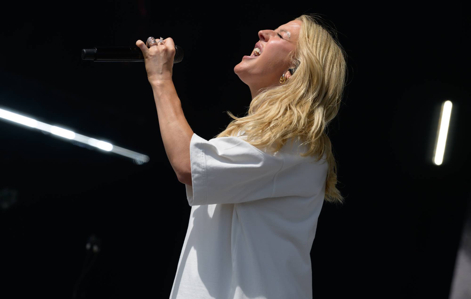 Guarda il debutto di Ellie Goulding con il nuovo singolo "Black Prada Dress" al Big Weekend di Radio 1
