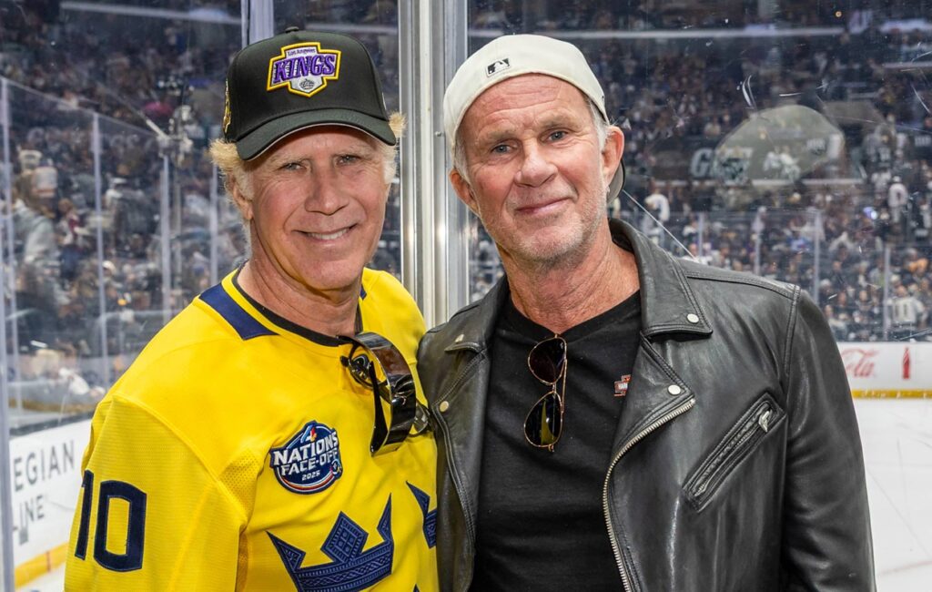 Guarda il monologo "SNL" di Will Ferrell mentre viene dirottato dal doppelgänger Chad Smith dei Red Hot Chili Peppers