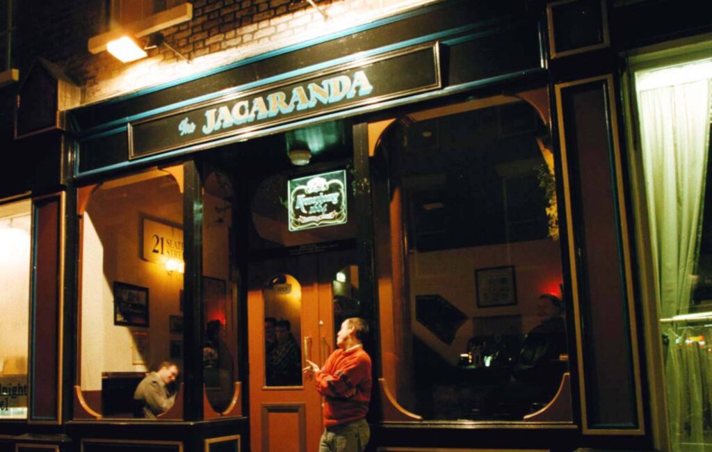 L'iconico locale del Liverpool The Jacaranda si unisce a Paul McCartney per cambiare nome in "The Maccaranda"