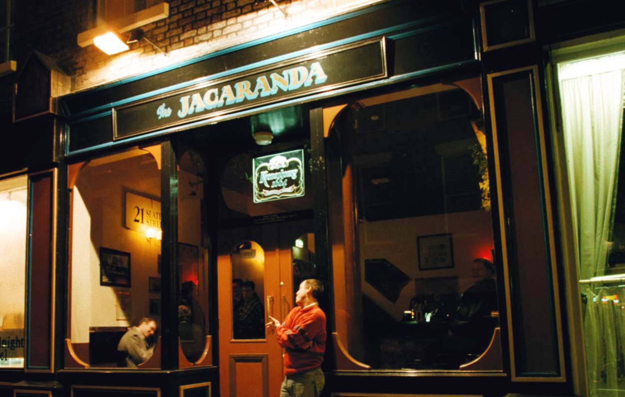 L'iconico locale del Liverpool The Jacaranda si unisce a Paul McCartney per cambiare nome in "The Maccaranda"