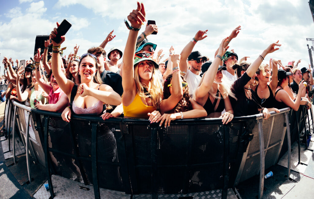 Live Nation ha creato un “clima di paura” nell’industria della musica dal vivo nel Regno Unito, secondo un rapporto del governo che richiede nuove indagini sulla posizione dominante del mercato