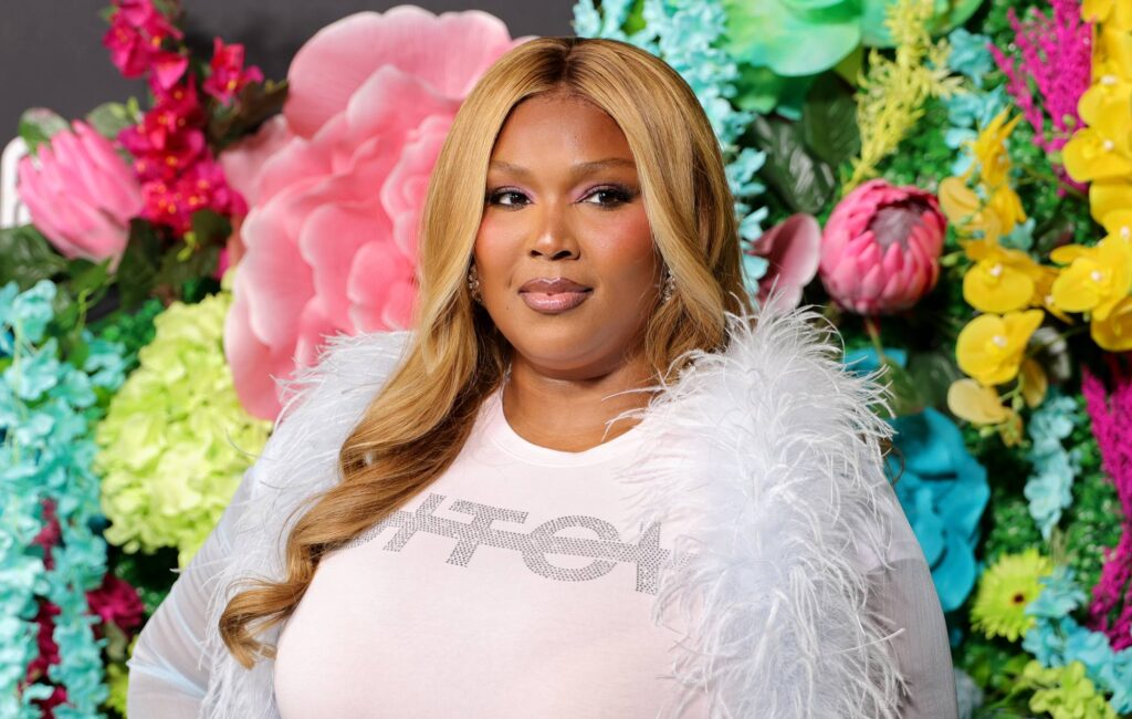 Lizzo se la prende con gli algoritmi "razzisti e fatfobici" che accusano di "distruggere l'industria musicale" e con il promo del suo album