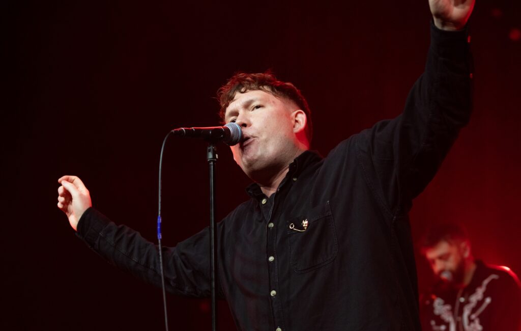 Los Campesinos! condividi la ripartizione dei costi effettivi per un tour in Nord America
