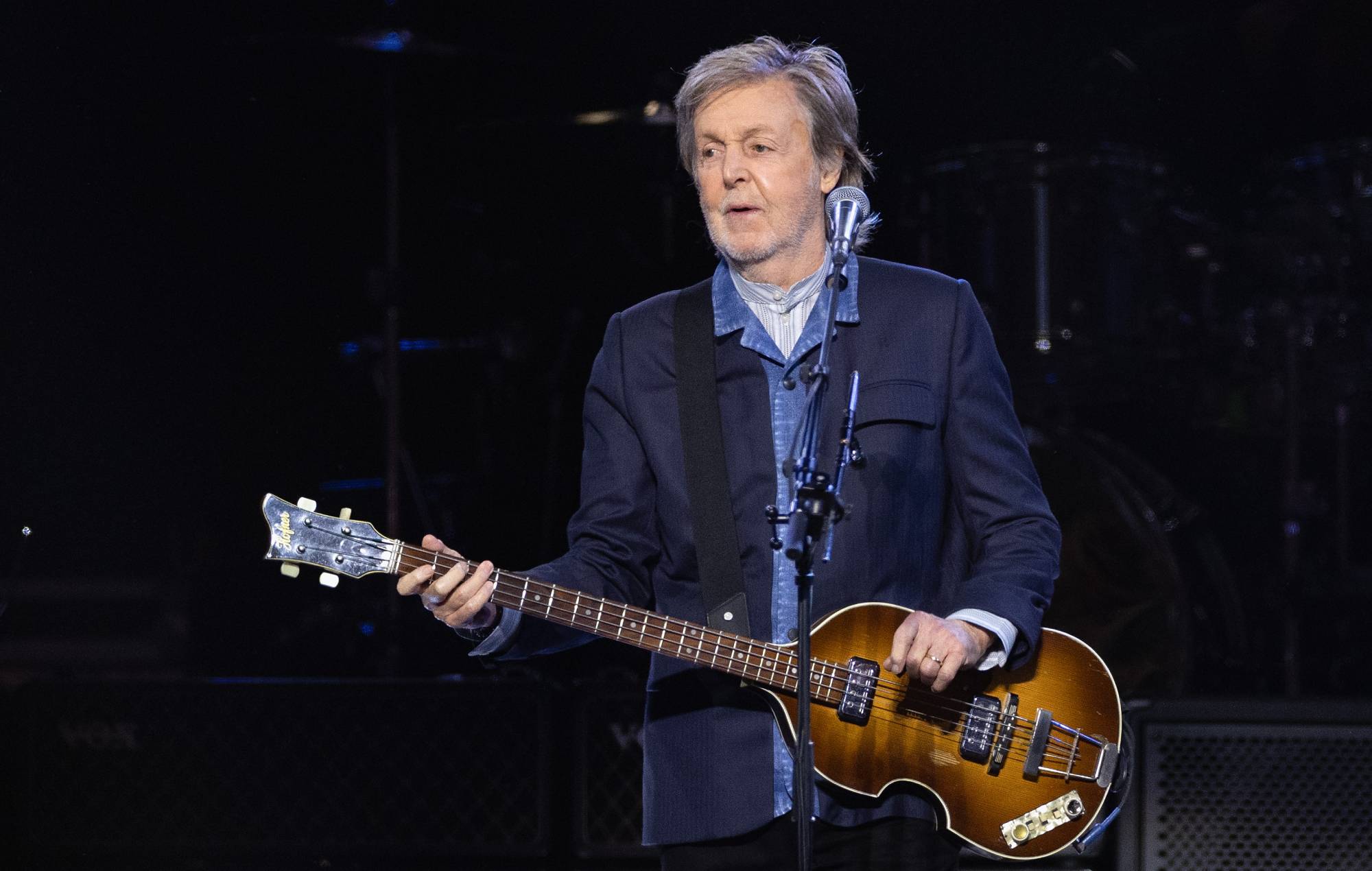 Paul McCartney ricorda il momento in cui "pizzicarsi" incontrò Elvis Presley con i Beatles