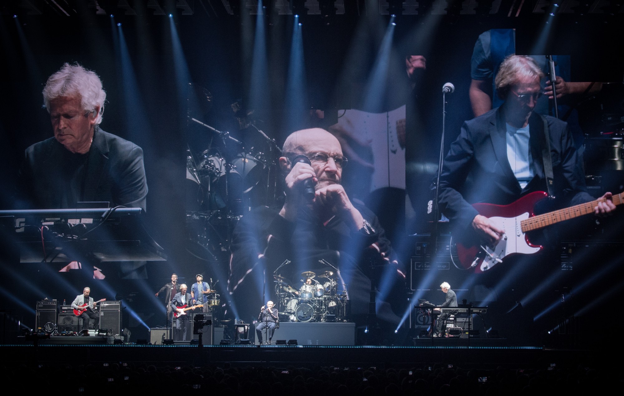 Phil Collins esclude un'esibizione nella Rock and Roll Hall of Fame, ma dice che "contemplerebbe" un tour
