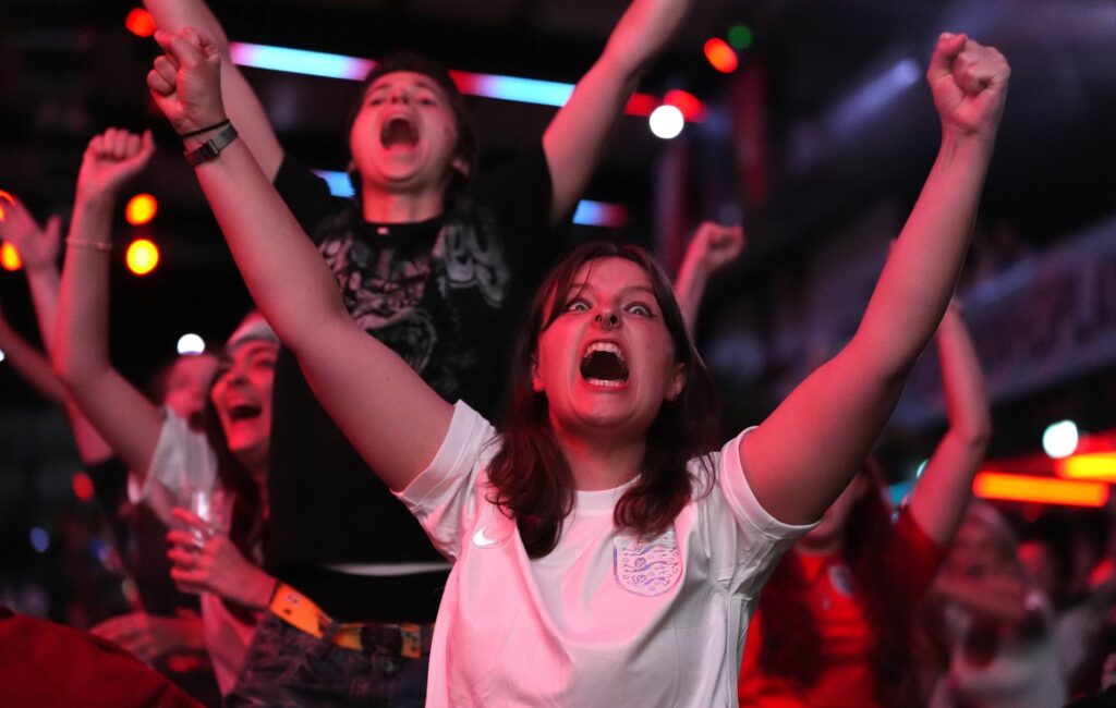 Quest'estate a Londra saranno annunciate le proiezioni della Coppa del Mondo a tema rave degli anni '90