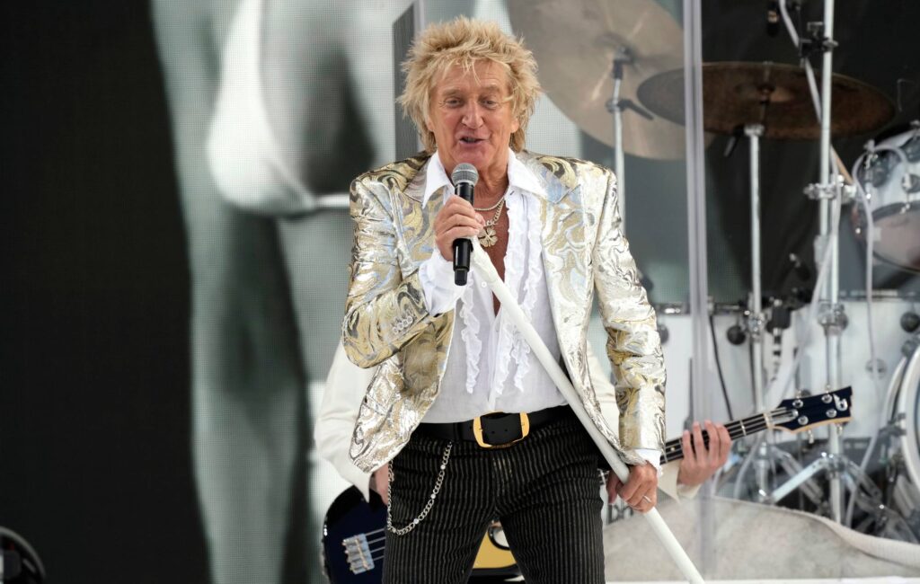 Rod Stewart dice che "probabilmente sarà così" dopo il suo prossimo tour nel Regno Unito nel 2027