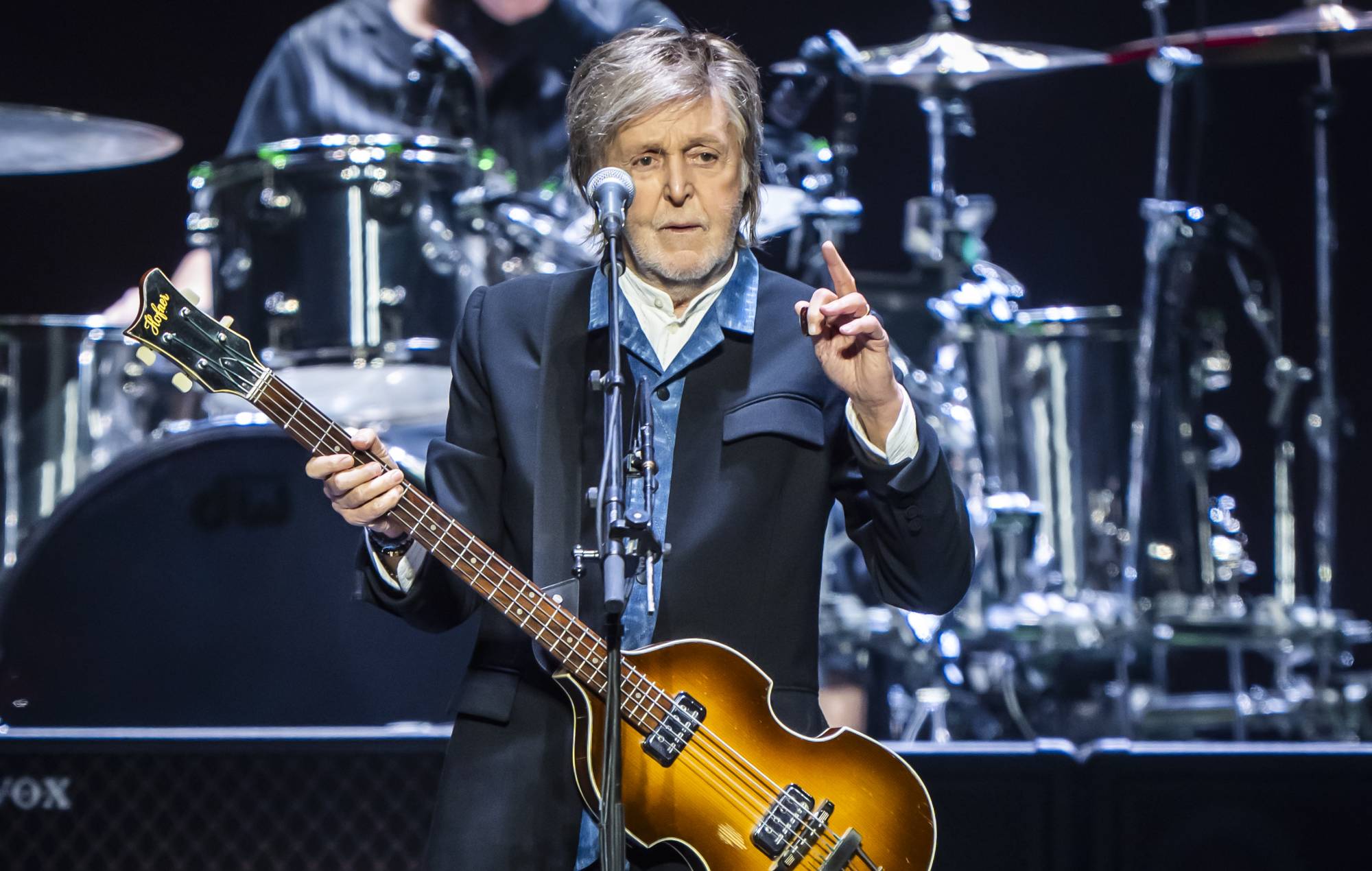 'SNL' condivide le performance post-crediti di Paul McCartney di 'Help!' e "Drive My Car" con Will Ferrell al campanaccio