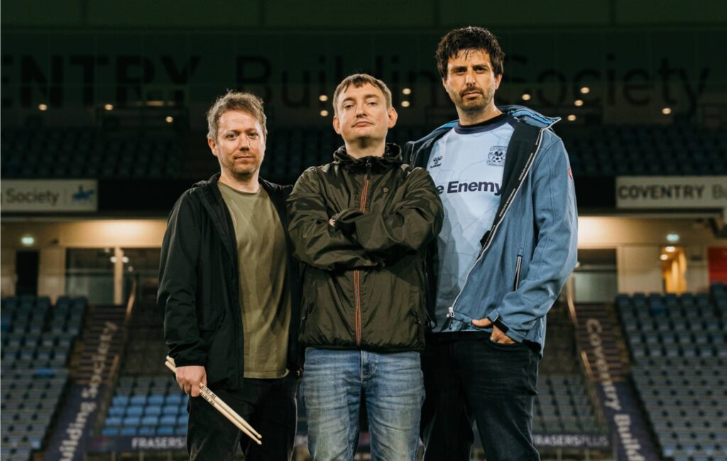 The Enemy annunciano lo spettacolo nell'arena di Coventry del 2027 per celebrare i 20 anni di "We'll Live And Die In These Towns"