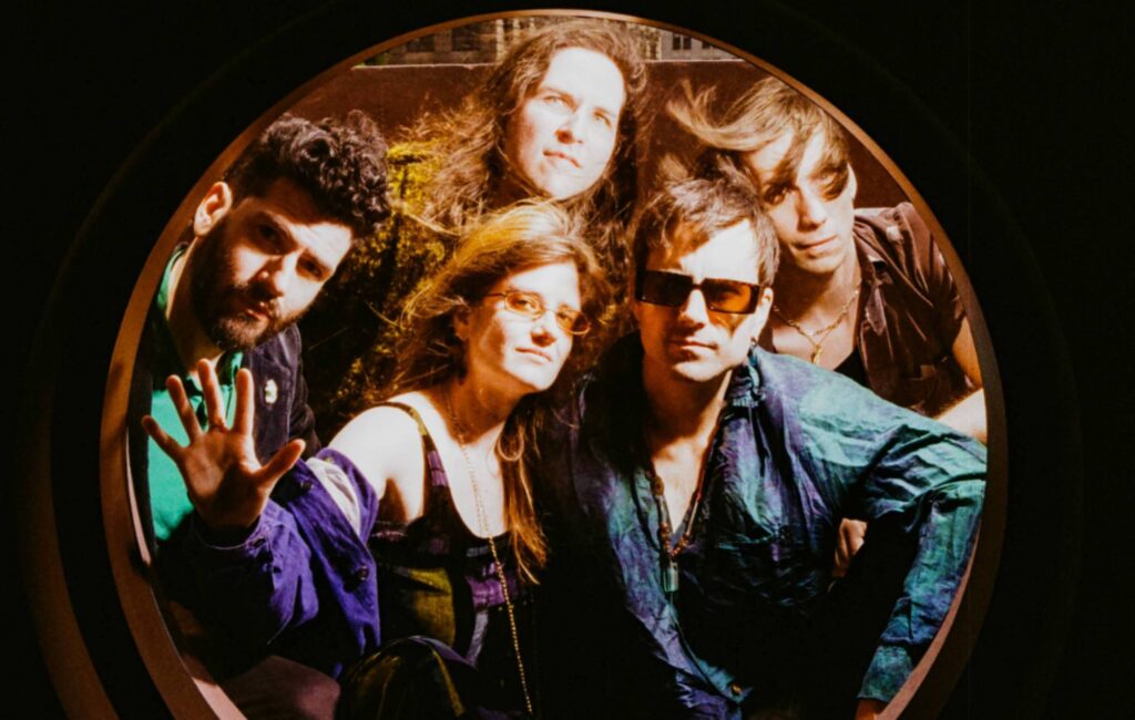 Bodega annuncia il nuovo album 'All Inside Aquarium' con una traccia melodica