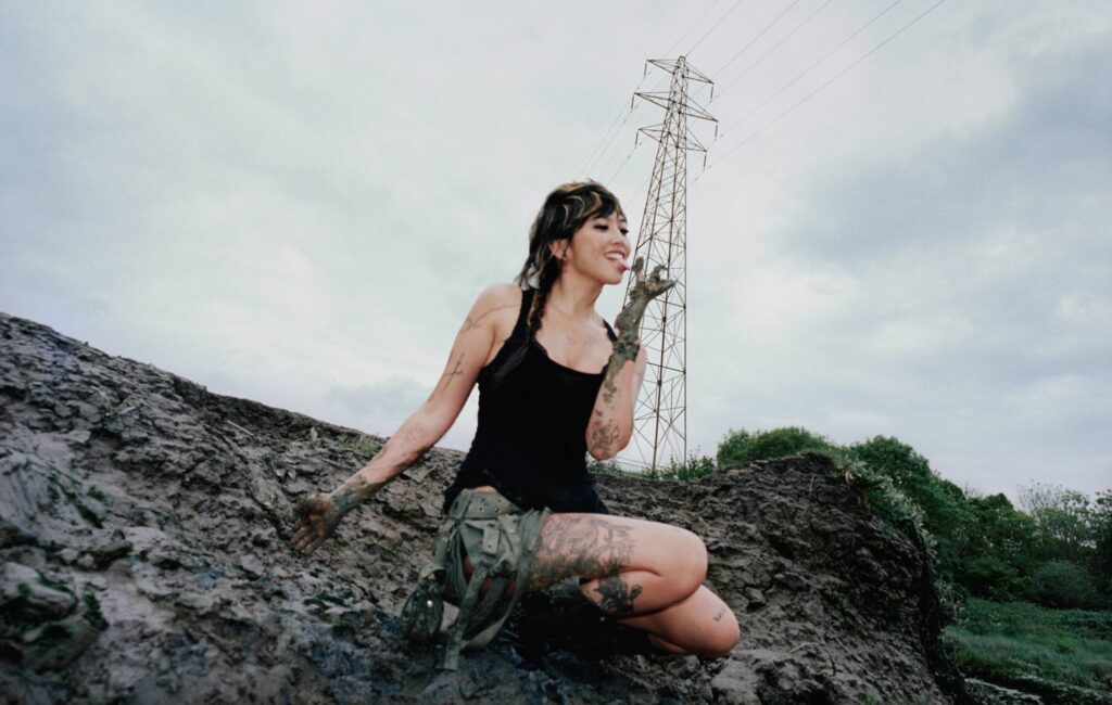 Beabadoobee annuncia il nuovo album "Pylon" con il singolo grunge "Sun Has Set" e il primo tour nelle arene nel Regno Unito, Europa e Nord America