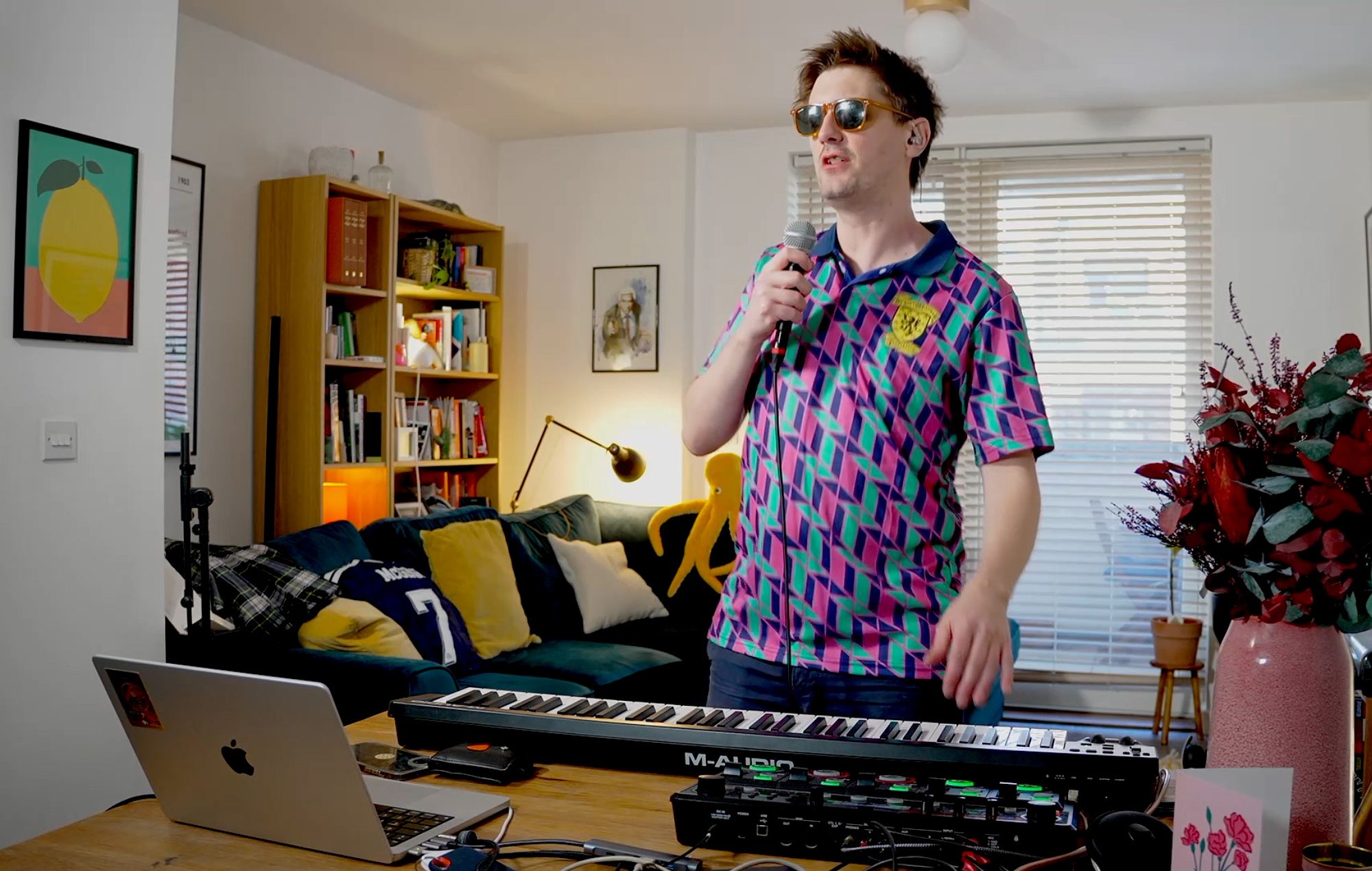 All'interno della virale canzone LCD Soundsystem "Very Unofficial Scotland World Cup"