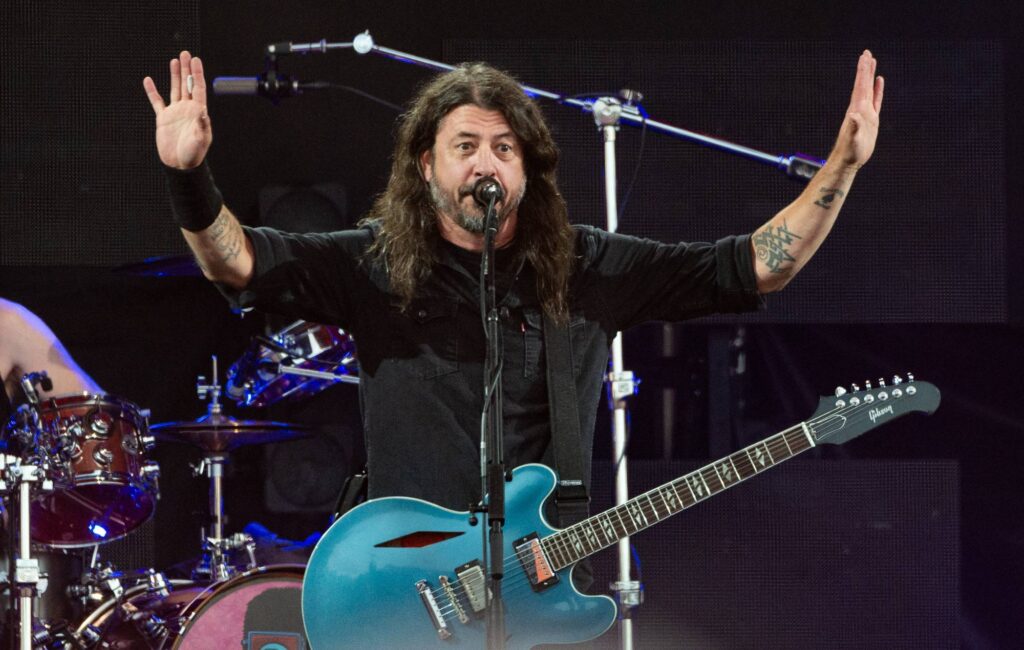 Dave Grohl riflette sulla rottura di una gamba quando i Foo Fighters tornano in Svezia esattamente 11 anni dopo: "È stato il mio spettacolo preferito dei Foo Fighters delle nostre fottute vite"