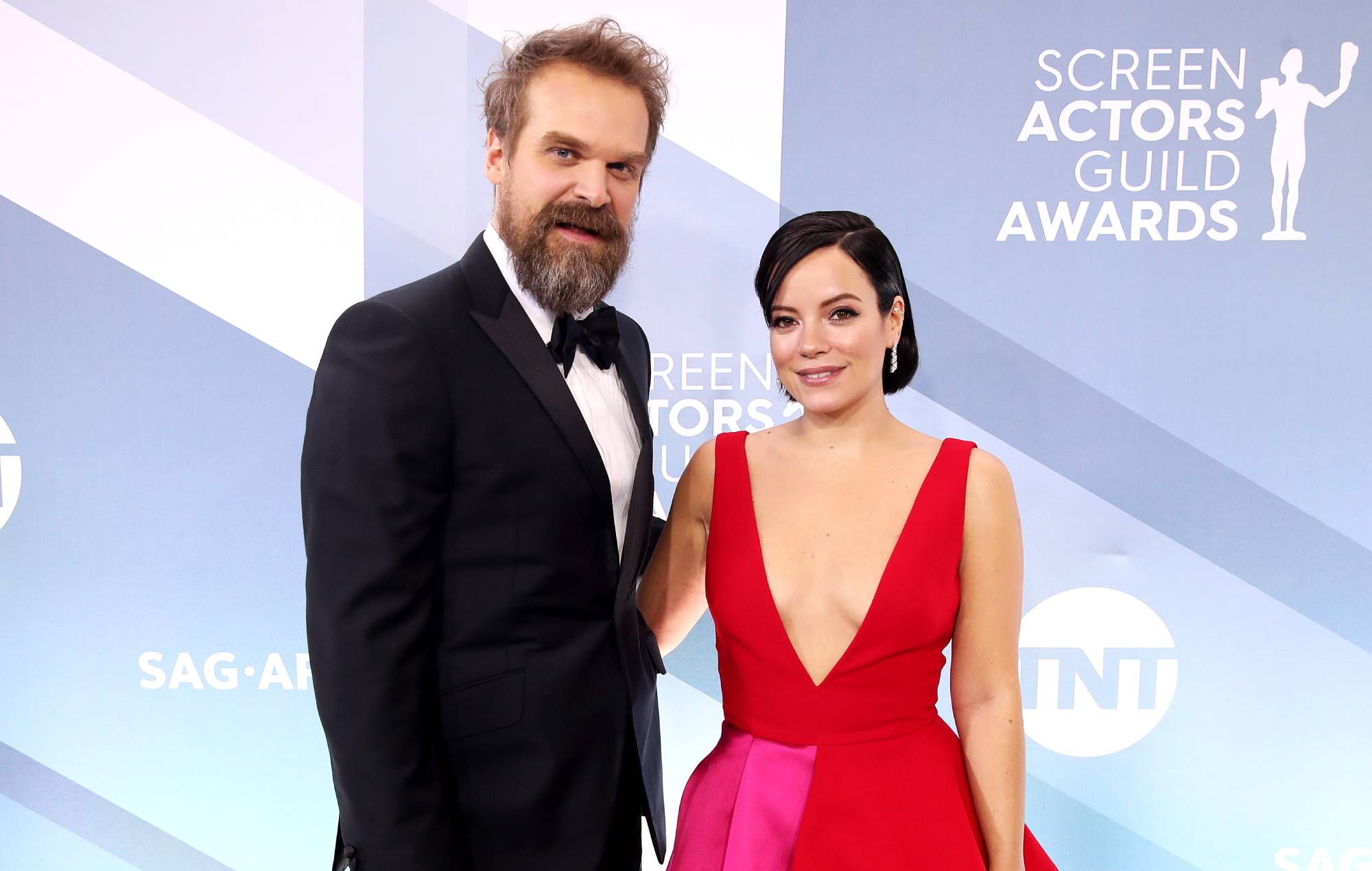 David Harbour rompe il silenzio sulla "strana" esperienza di Lily Allen descrivendo in dettaglio la rottura in "West End Girl"