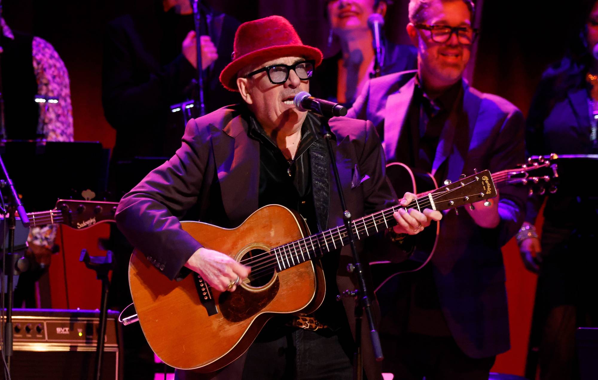 Elvis Costello sulla rimozione della parola N da 'Oliver's Army': "La gente diceva: 'È sveglio'. Beh, vai a farti fottere"