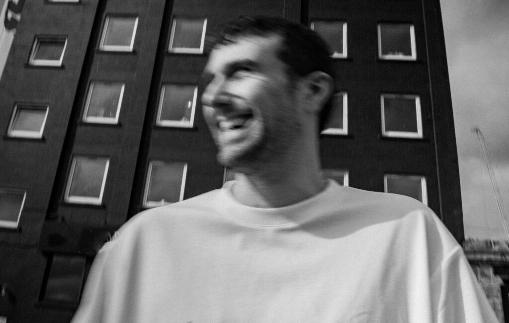 Fred Again... per ospitare laboratori di produzione gratuiti per musicisti trans+ a Londra