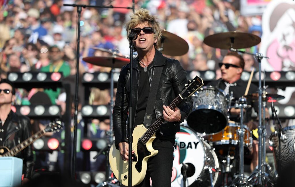 Guarda i Green Day ispirare la giovane band a mettersi in viaggio nel nuovo trailer completo della commedia rauca "Nimrods"