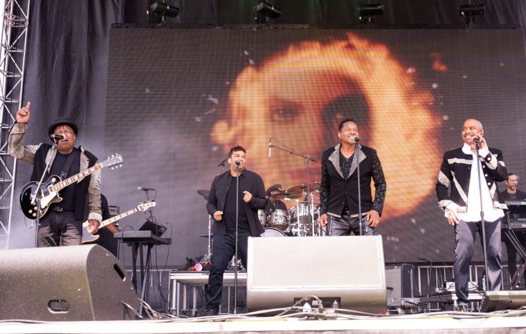 I Jacksons con i membri originali dei Jackson 5 annunciano il tour nel Regno Unito del 2026