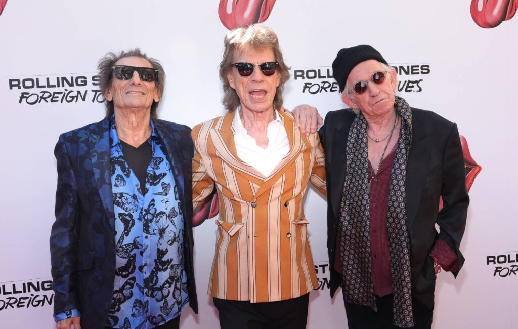 I Rolling Stones annunciano il nuovo podcast ufficiale "Speaking In Tongues" con Robert Smith dei Cure, Andrew Watt e altri