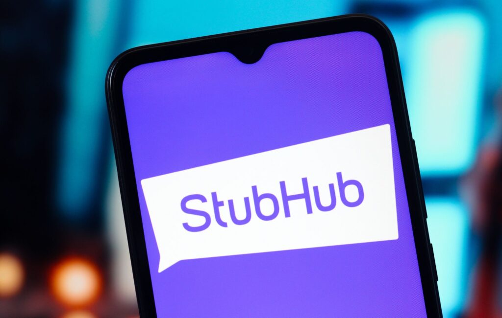 Il rivenditore di biglietti StubHub UK è stato condannato a rimborsare 50.000 clienti e a pagare una multa di £ 900.000