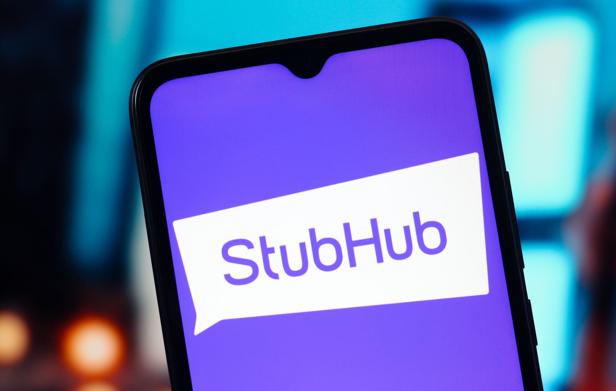 Il rivenditore di biglietti StubHub UK è stato condannato a rimborsare 50.000 clienti e a pagare una multa di £ 900.000