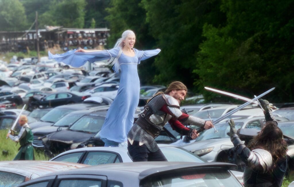 Il video musicale di "Lost Boys" di Phoebe Bridgers presenta l'uovo di Pasqua "RuneScape".