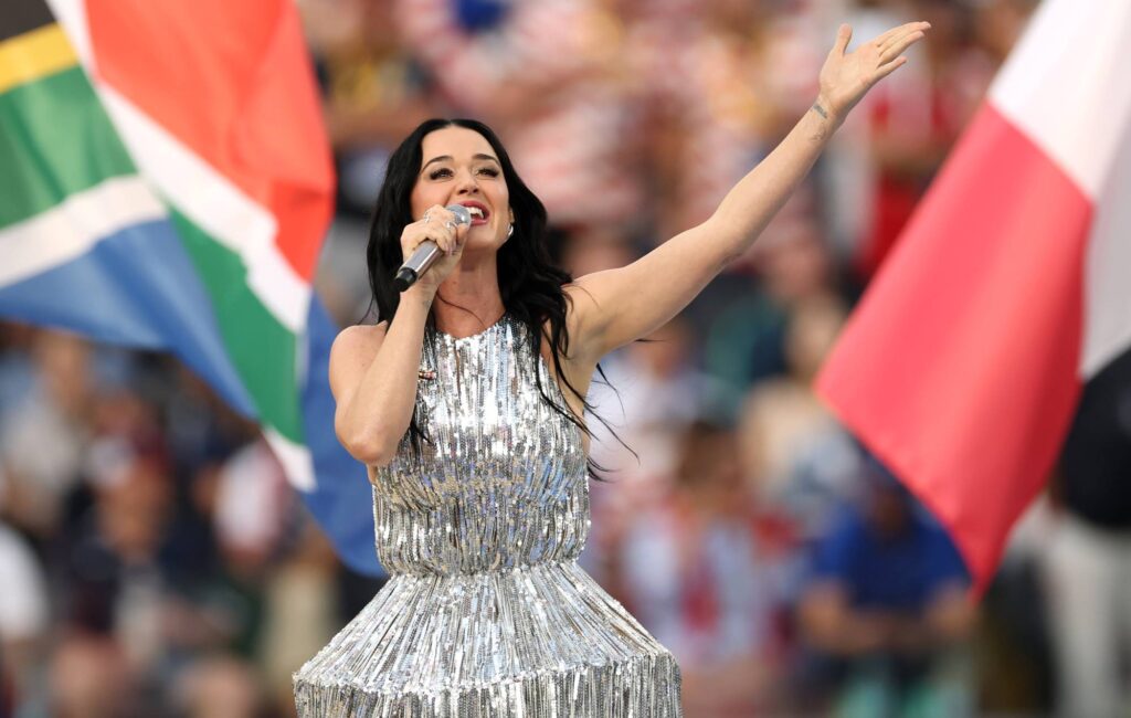 Katy Perry si scusa dopo che il set principale della Werchter Boutique è stato annullato a causa di avvisi di maltempo
