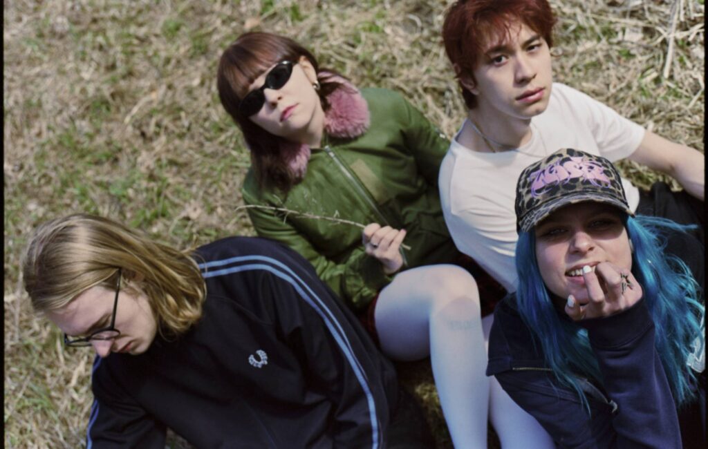 La band svedese Clutter annuncia l'album di debutto con il chiassoso singolo "Grease Baby"