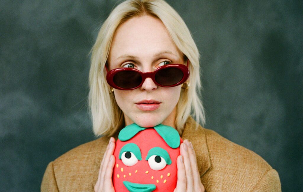 Laura Marling pubblica a sorpresa il nuovo album per bambini 'Laura Sings Raffi'