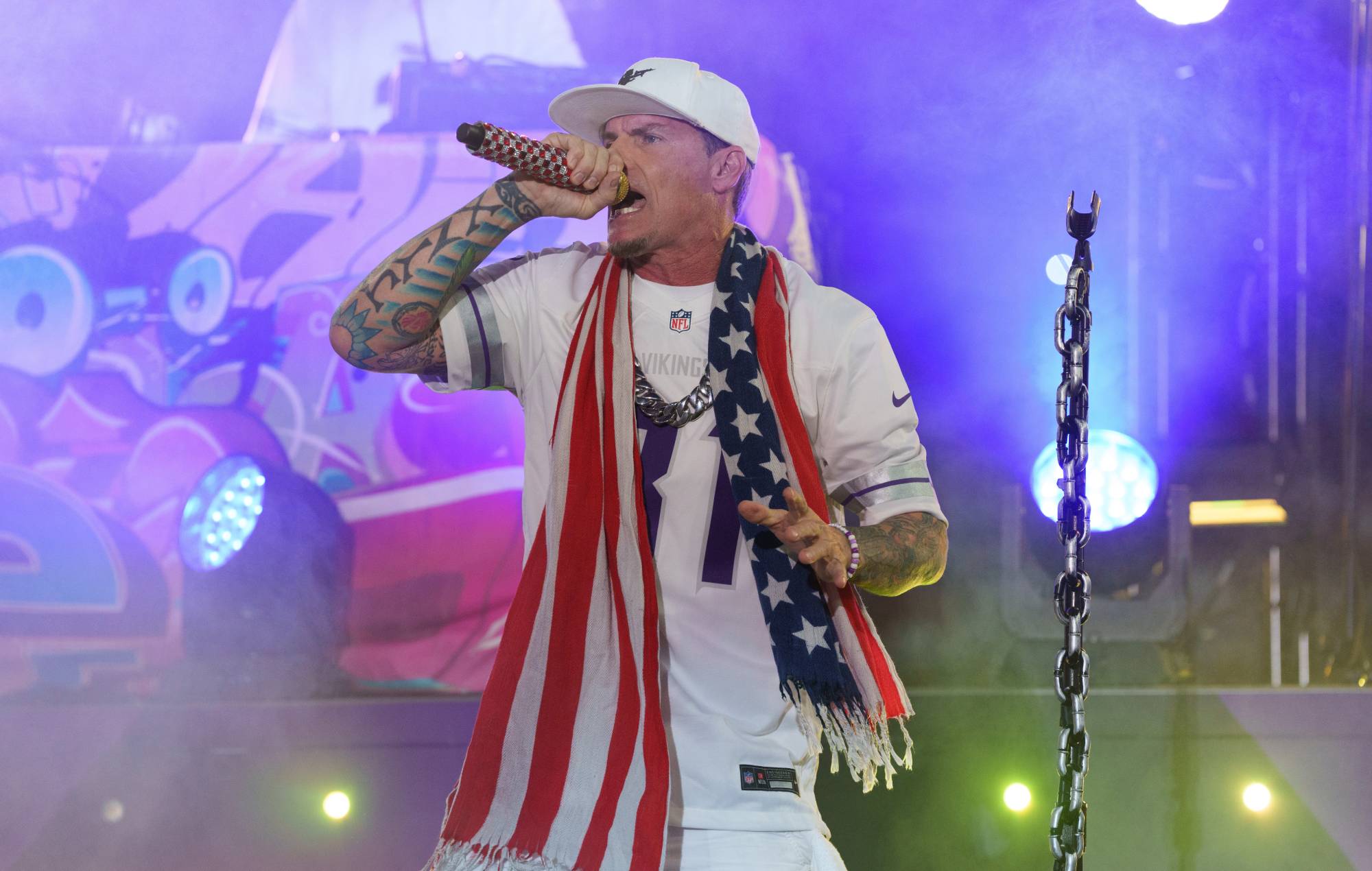 Lo spettacolo di Vanilla Ice alla travagliata fiera Freedom 250 di Donald Trump è piovuto all'ultimo minuto