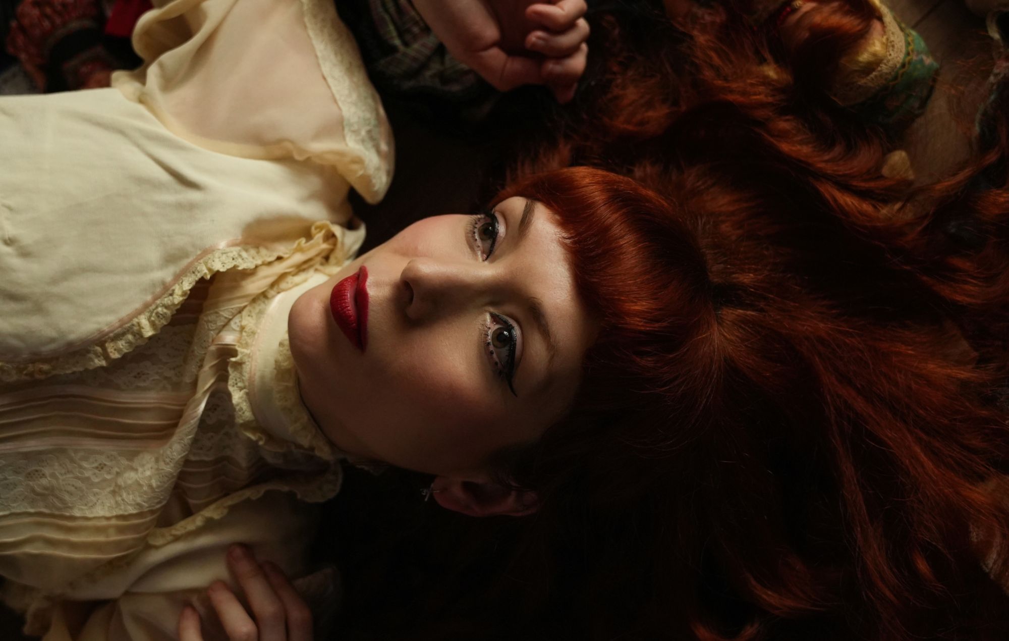 The Anchoress ci parla del singolo "Throw Over Your Man" dell'inno queer celebrativo con James Dean Bradfield dei Manic Street Preachers