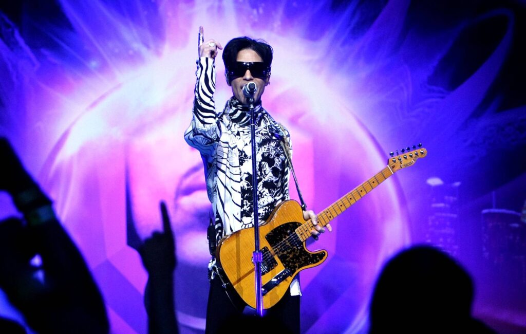 Tracce rare e inedite di Prince Vault in arrivo nella nuova compilation "Timeless"