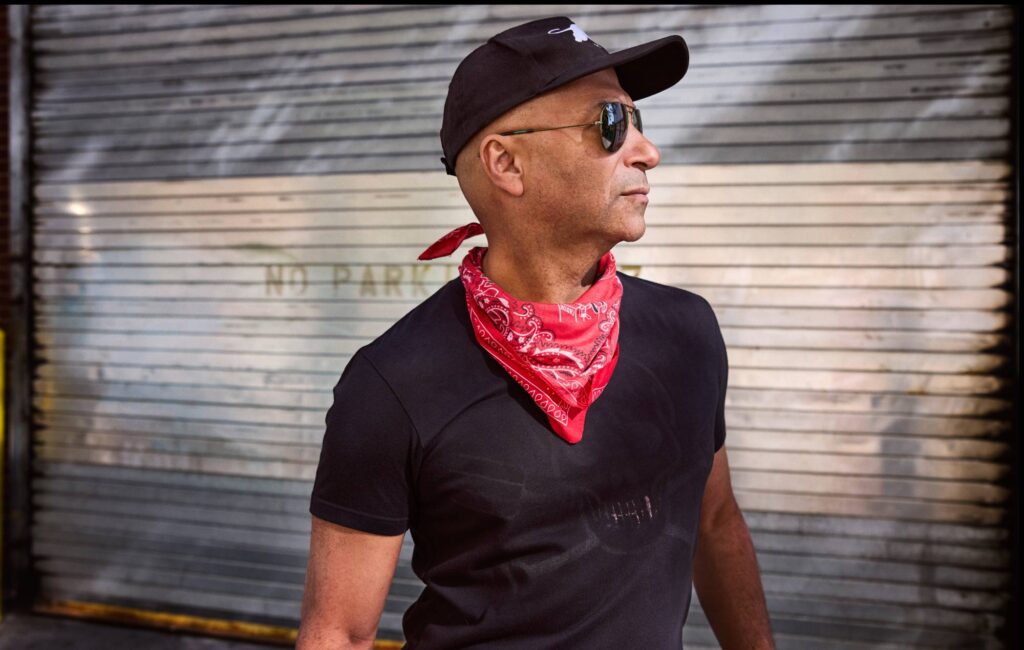 Tom Morello collabora con Kneecap e Beartooth per il nuovo album "Everyone Gets Everything They Want" mentre condivide il nuovo singolo "Date Night"