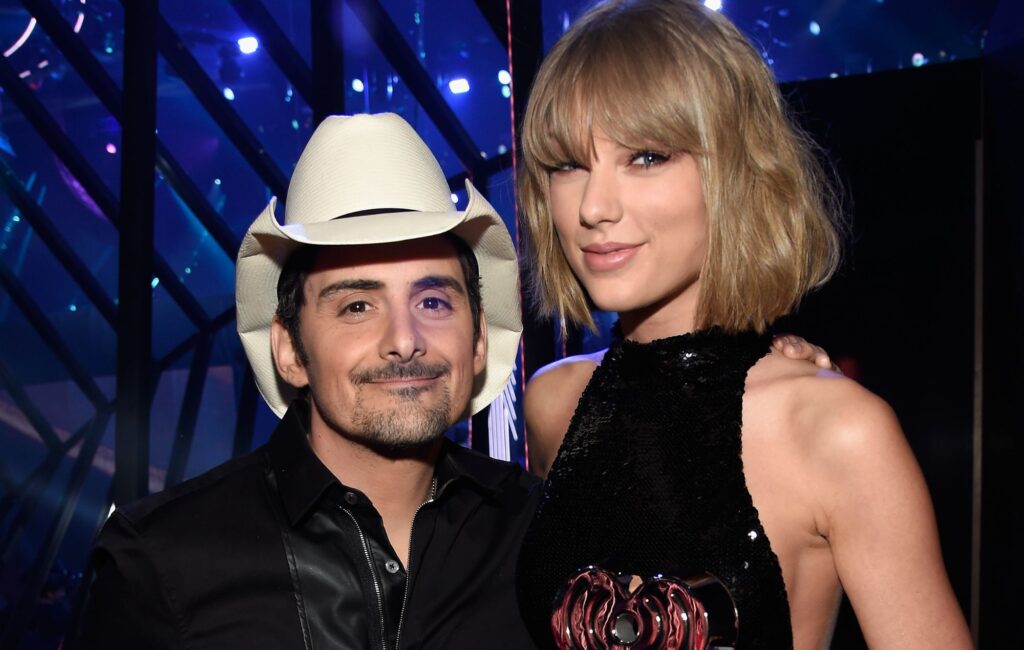 Brad Paisley difende il matrimonio di Taylor Swift e Travis Kelce: "Uno dei matrimoni meno pretenziosi che abbia mai visto o che vedrò mai"