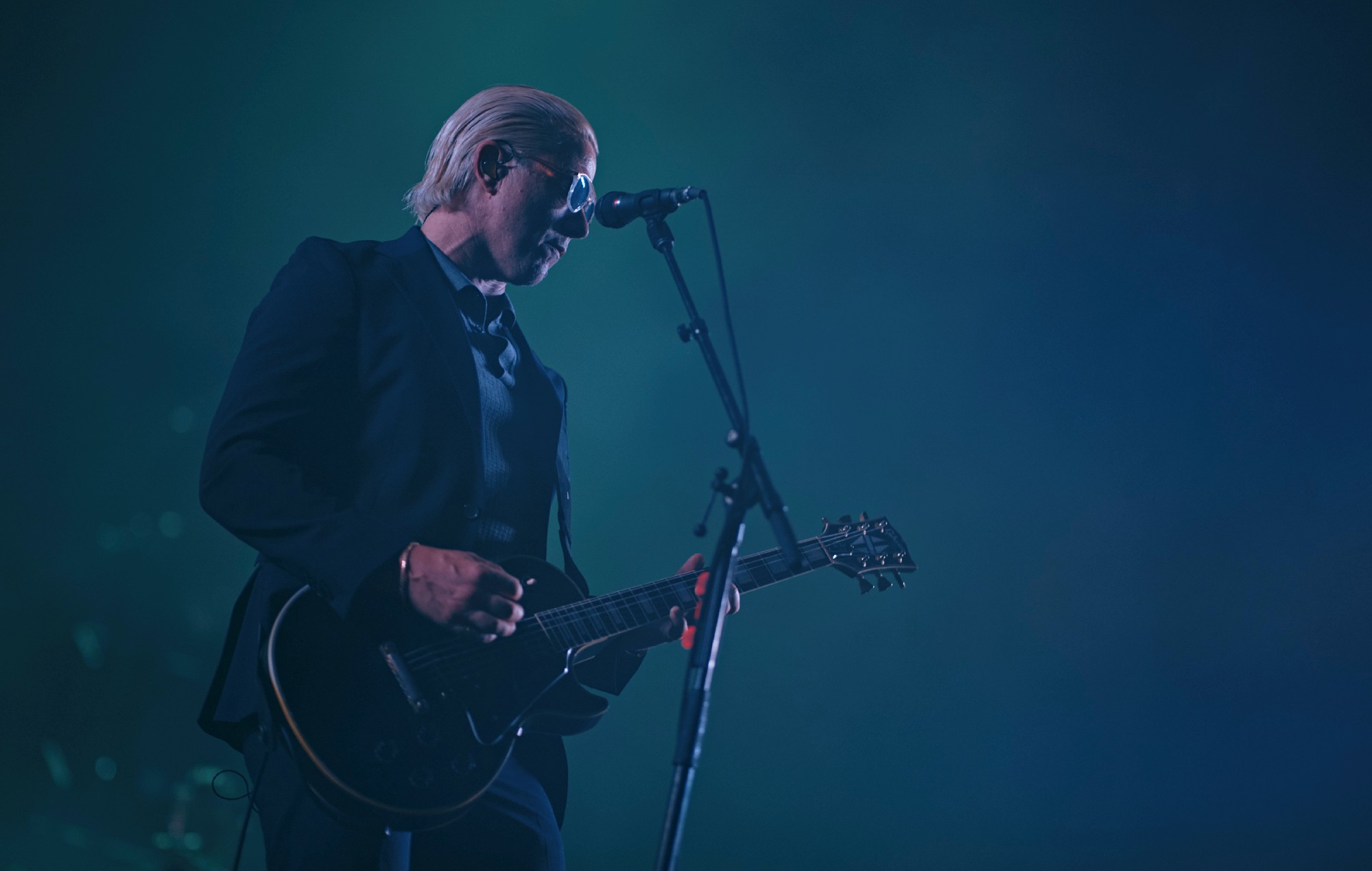 Gli Interpol suonano uno spettacolo intimo e segreto di riscaldamento a Madrid prima di sfondare Mad Cool 2026 con Matt Barrick dei The Walkmen alla batteria