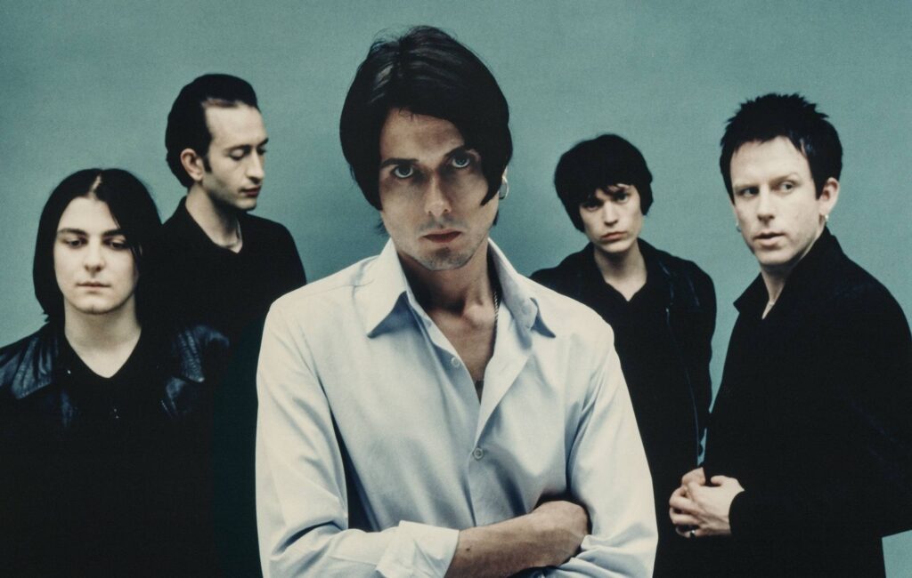 Gli suede annunciano la ristampa del 30° anniversario di "Coming Up" insieme alla collezione di singoli da 12 pollici