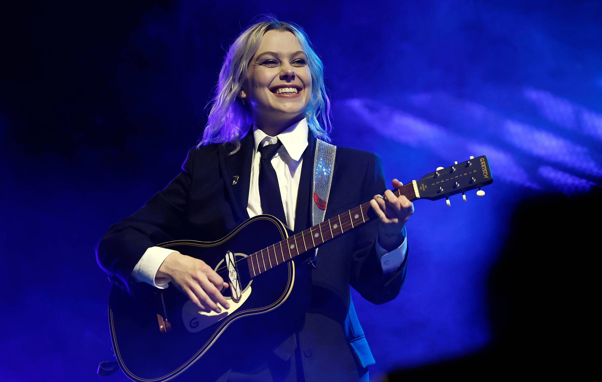 Guarda Phoebe Bridgers tornare al "The Tonight Show" con la tenera versione acustica di "Lost Boys"