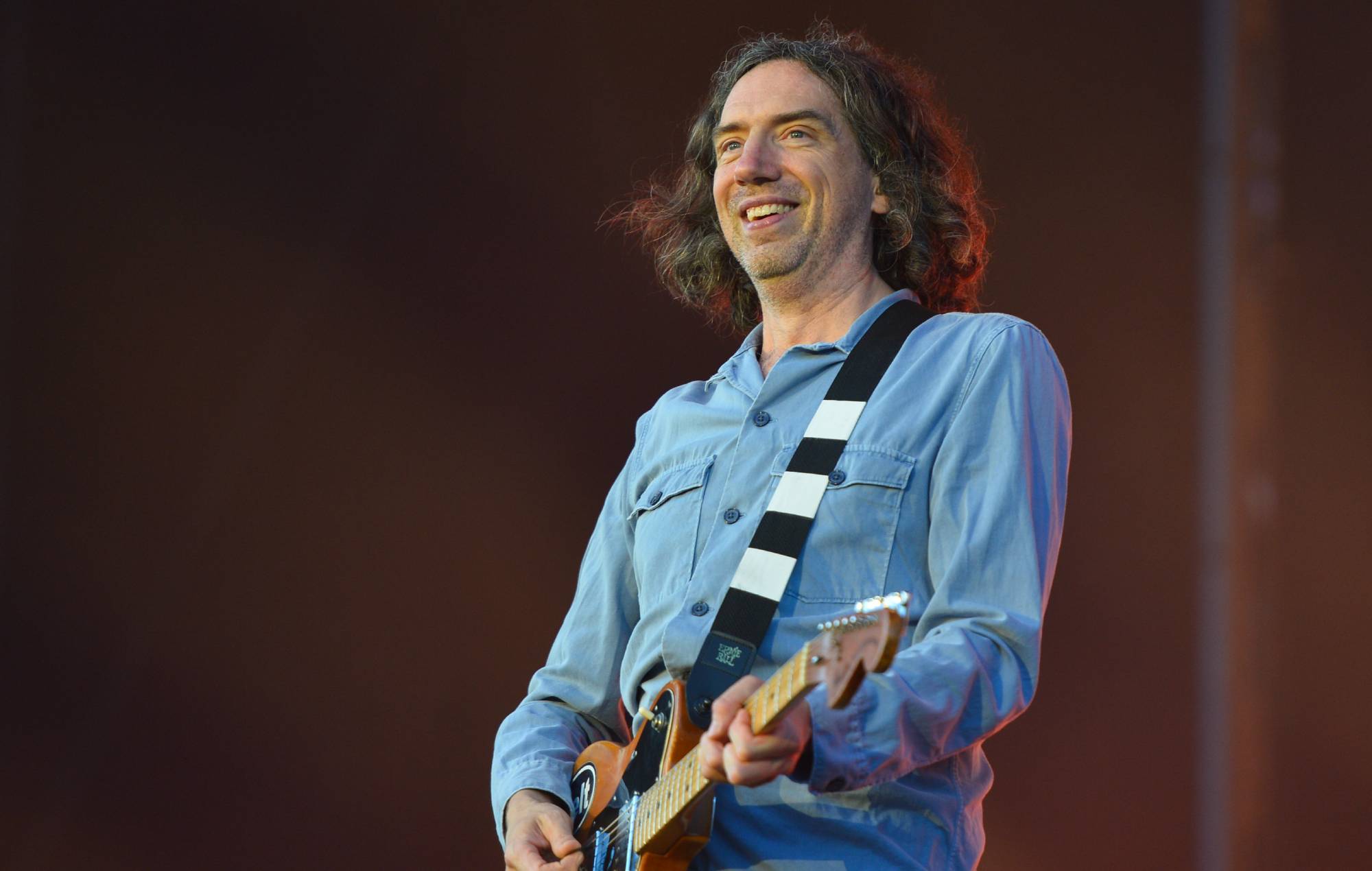 Guarda gli Snow Patrol sorprendere i fan al concerto del Crystal Palace Park con Kylie Minogue per il debutto dal vivo della collaborazione "These Alarms"