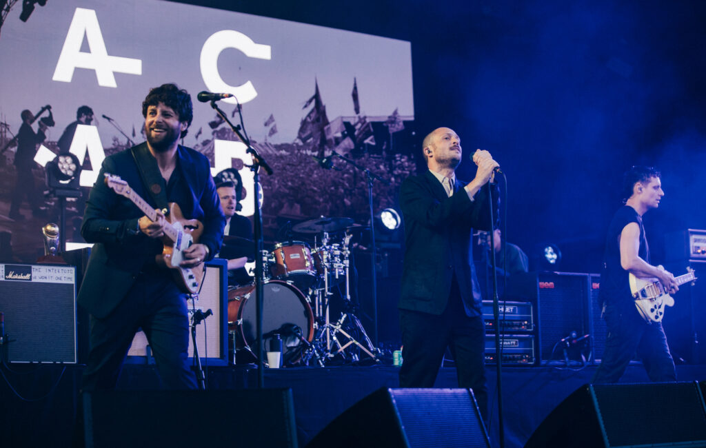 Guarda il debutto dei Maccabees con la nuova appassionata canzone "Ballad Of So Long" dal vivo a Edimburgo