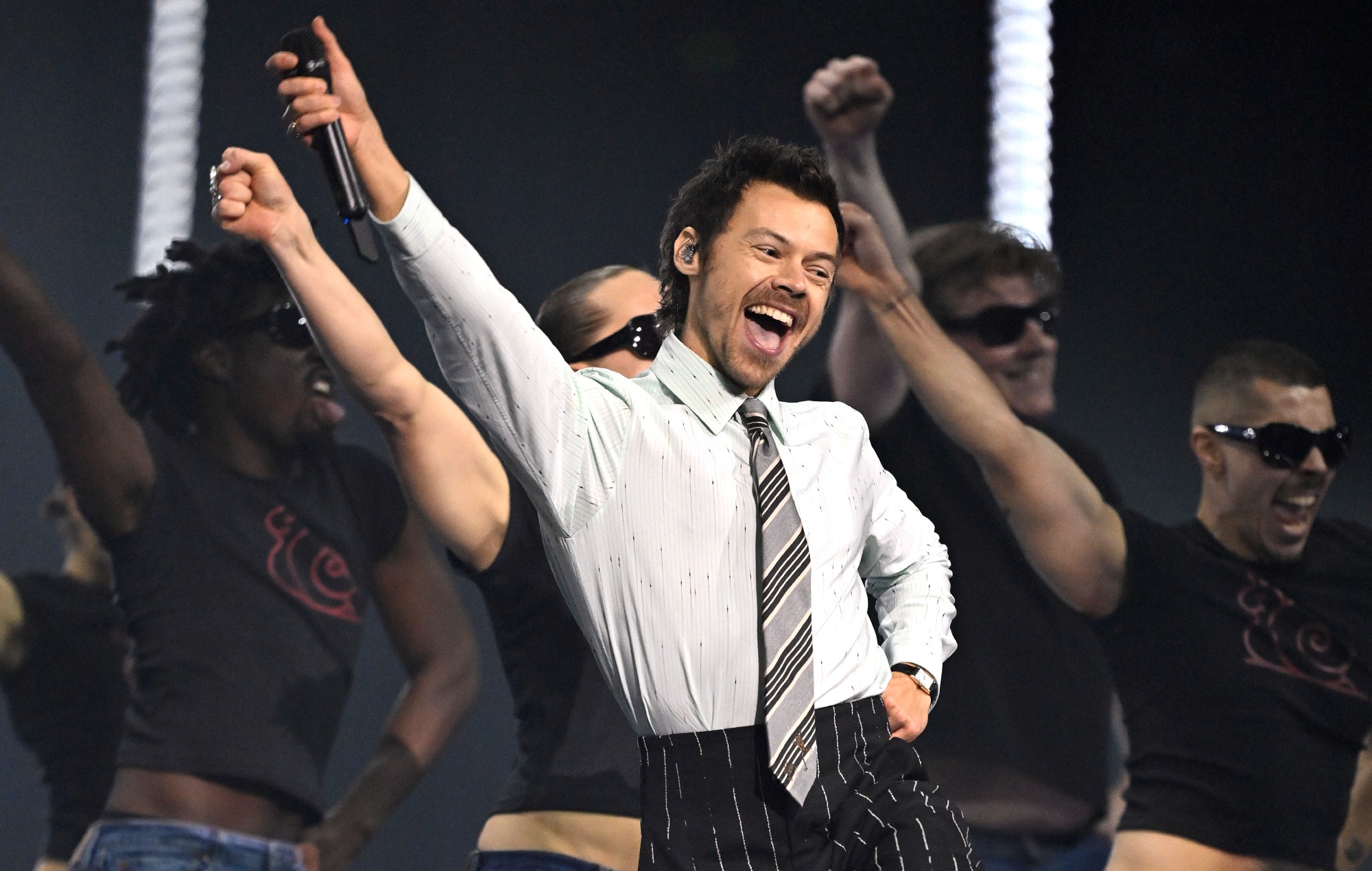 Harry Styles ha ricevuto il distintivo d'oro Blue Peter
