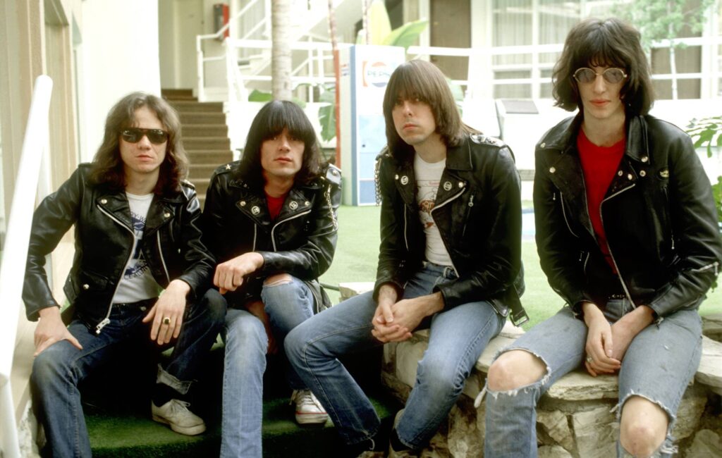 Il nuovo supergruppo Cretin Family – con membri di Green Day, Blink-182 e Rancid – si forma per lo spettacolo del 50° anniversario dei Ramones a Los Angeles