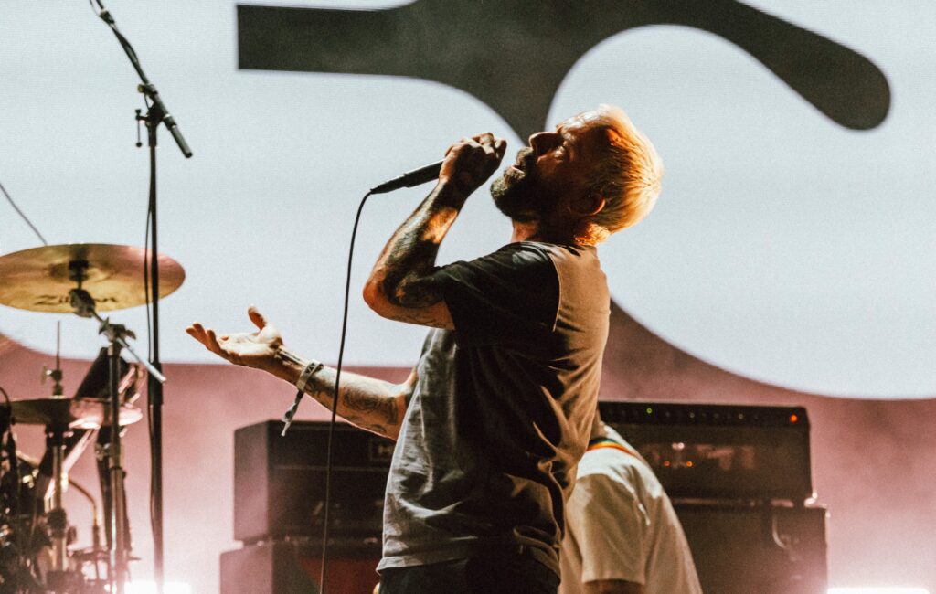 Joe Talbot degli IDLES saluta l'Interpol come "uno dei motivi principali per cui faccio parte di una band" al Bilbao BBK Live 2026